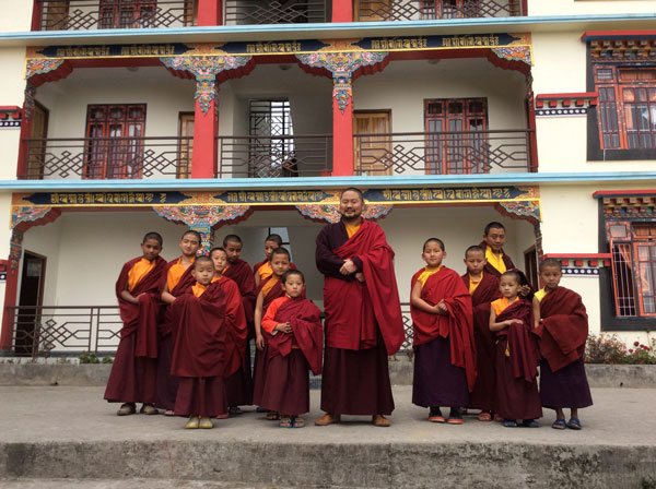 Lachung-shedra-with-tulku-and-students-closer